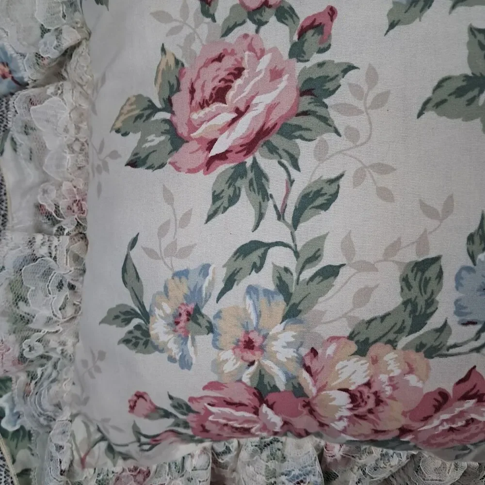 Vtg Romantic Rose Floral Pillow Lace Accent Cottage Granny Core